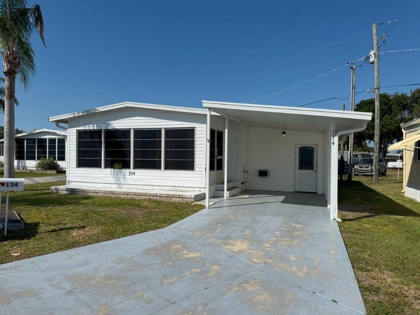 Winter Haven, FL Mobile Home for Sale located at 134 Mandarin Drive Orange Manor East